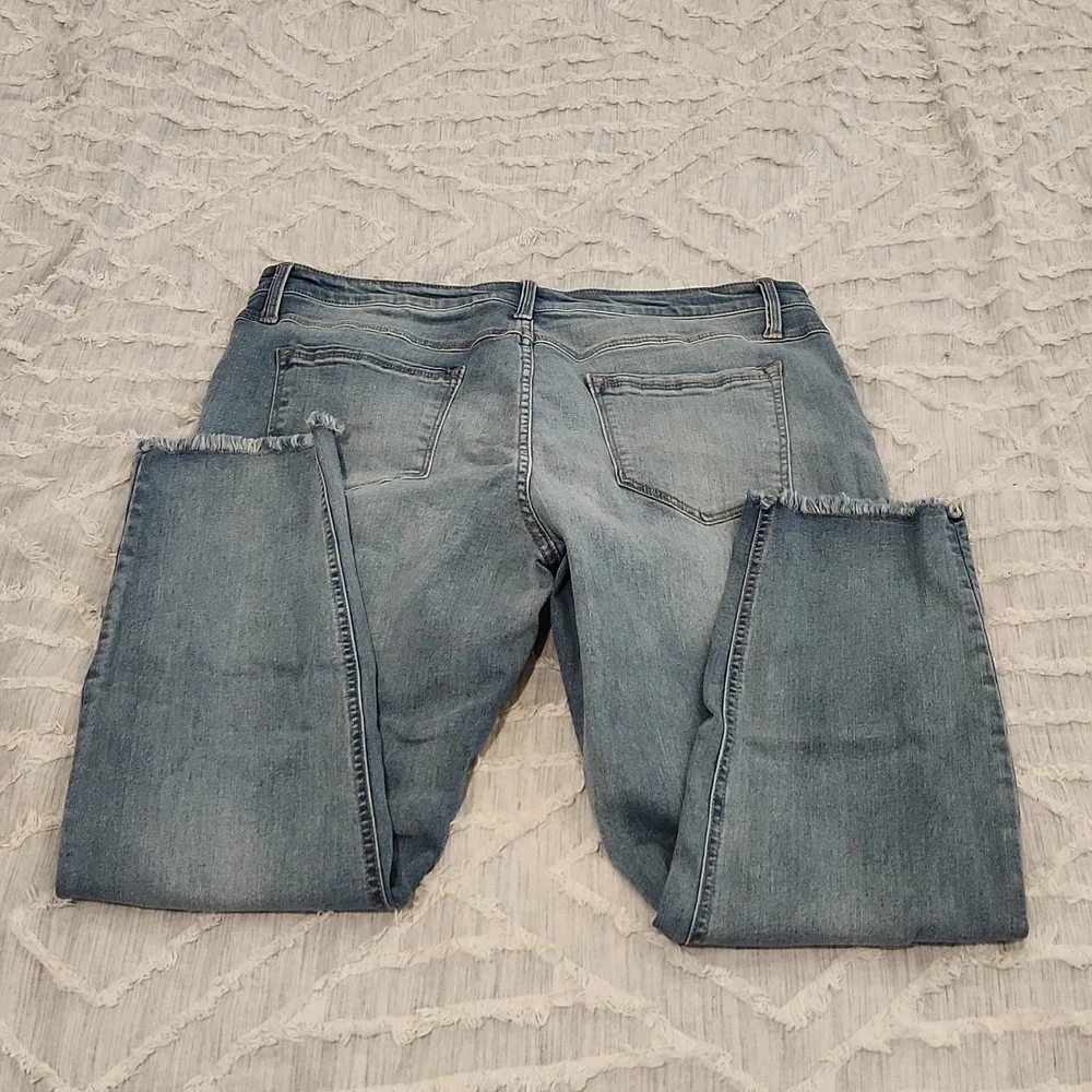 Light wash Buffalo "jess" mid rise skinny distressed jeans size 14! - Picture 7 of 11